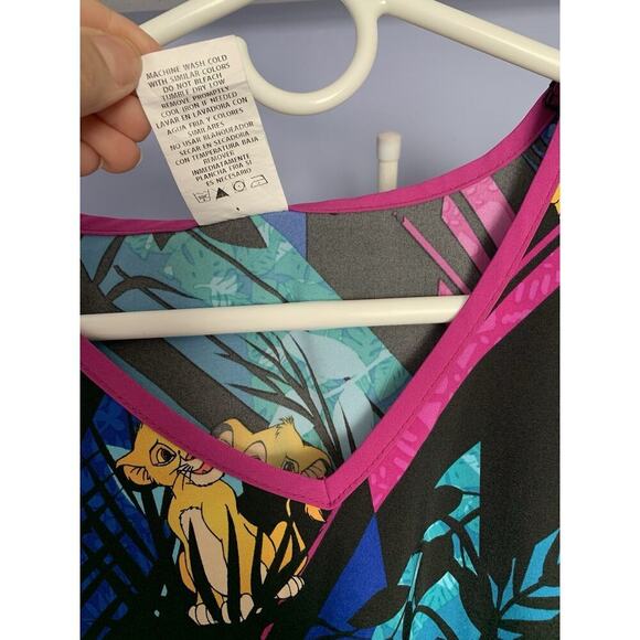 Disney Scrub Top The Lion King Simba Womens Stretch Performance Nurse Uniform LG - Picture 3 of 4